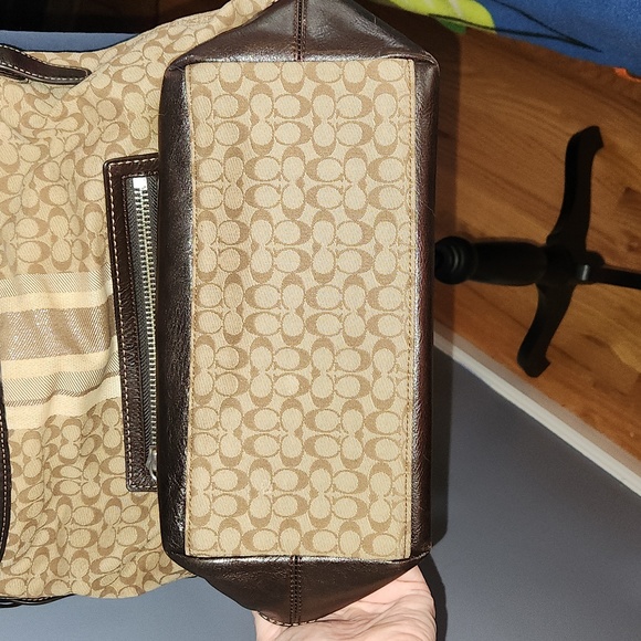 Coach made in NY small kissing C EUC NO CALL OUTS - Picture 5 of 9